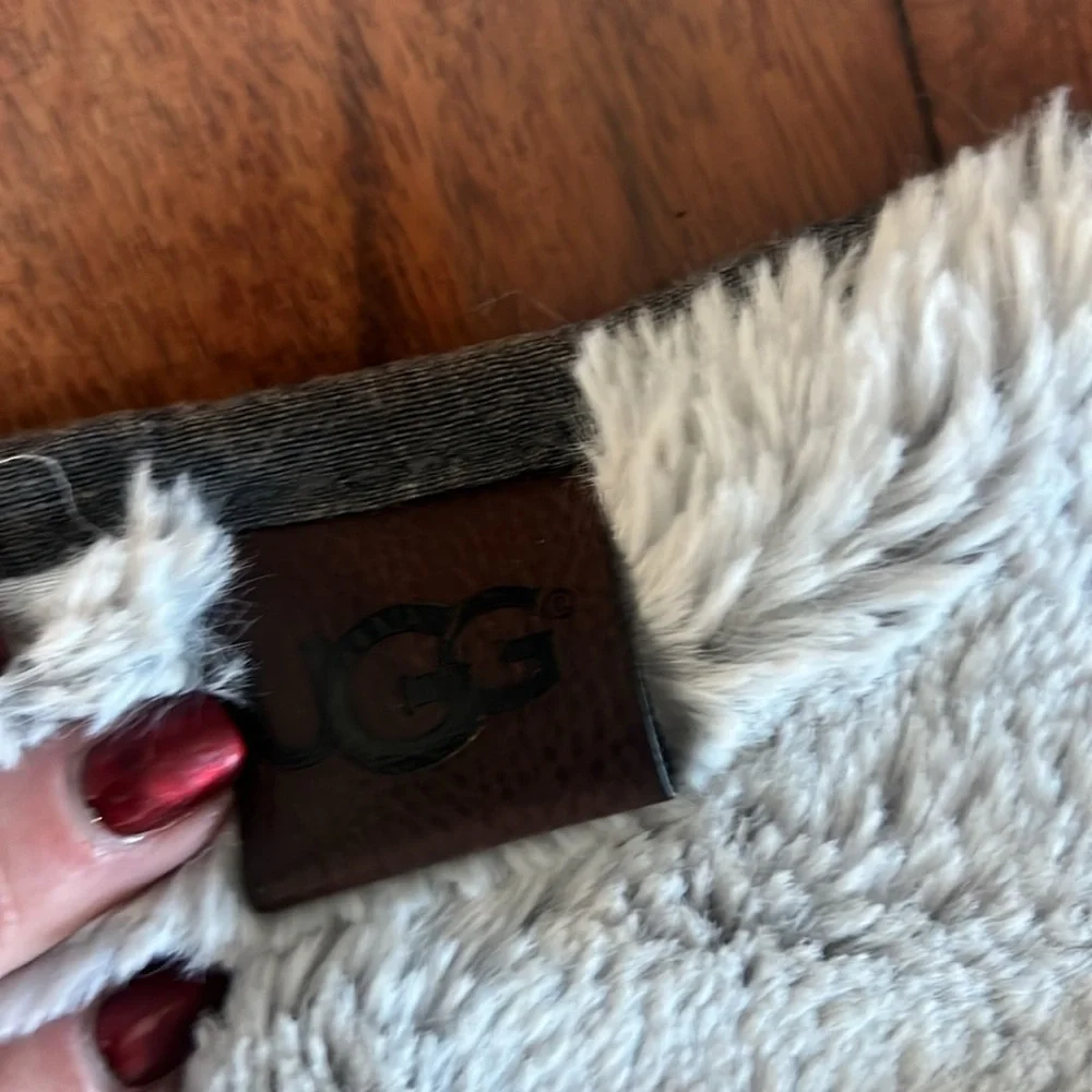 Ugg 26x20 dark gray quilt &light gray faux fur Pillow sham cover